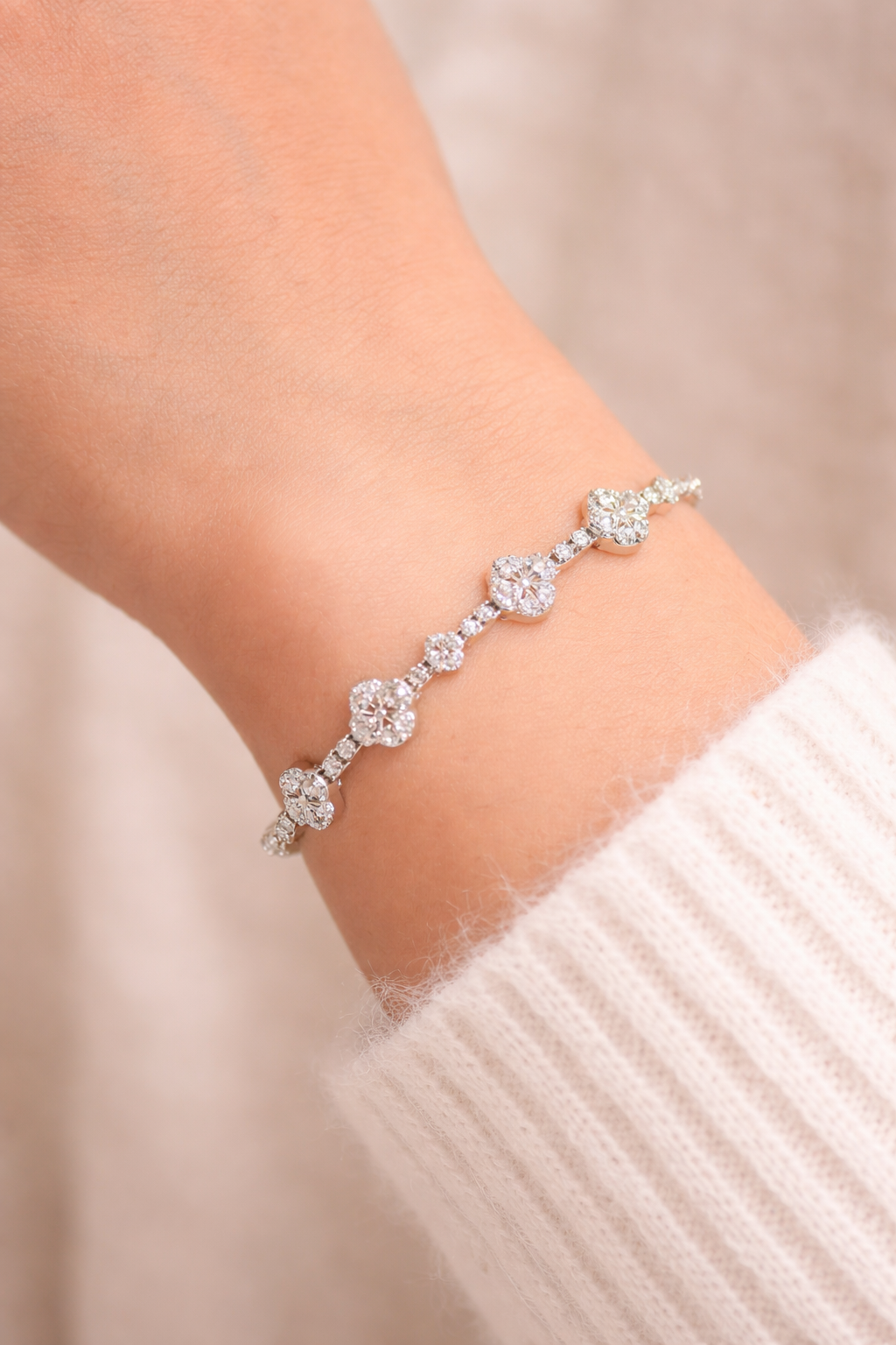 Bracelet trèfle en argent sterling – Zircons taille baguette et pavé