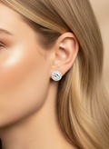 Clous d'oreilles pavés au design emblématique