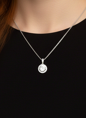 Iconic Circle: Edler Pavé-Anhänger in Silber-Optik