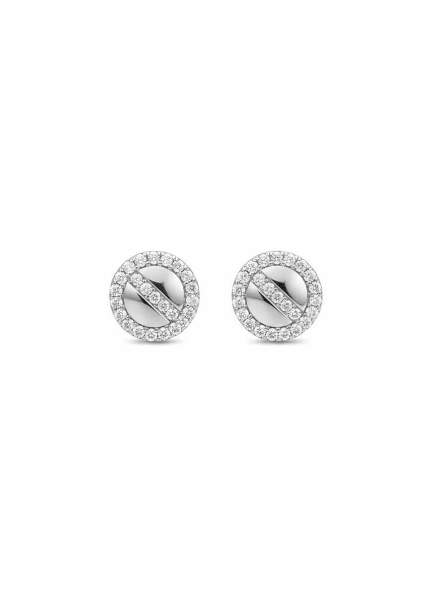 Clous d'oreilles pavés au design emblématique
