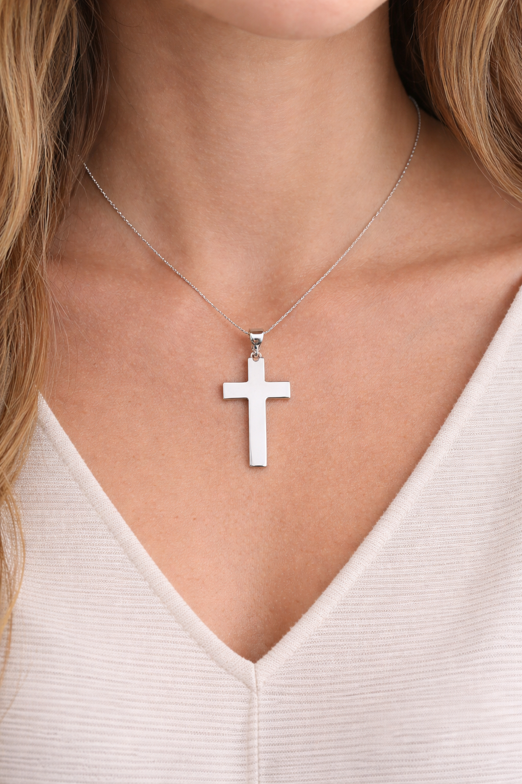 Pendentif croix minimaliste « Pure Devotion »